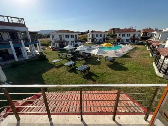 Aile Odası, Havuz ve Bahçe Manzaralı, Aileye Özel