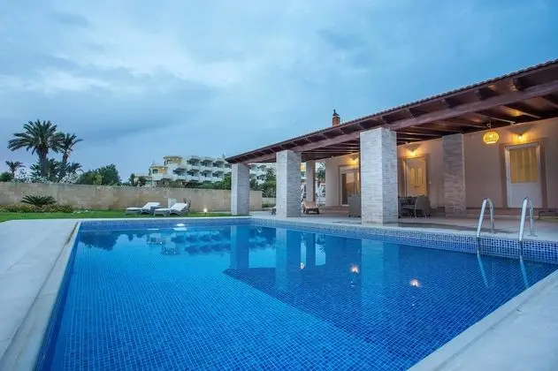 Villa, Havuz Manzaralı
