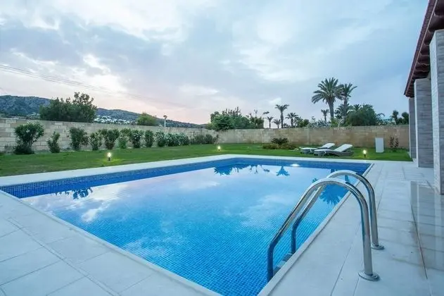 Villa, Havuz Manzaralı