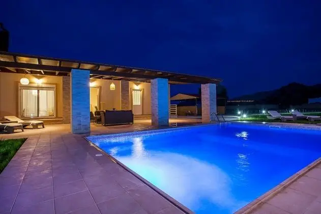Villa, Havuz Manzaralı