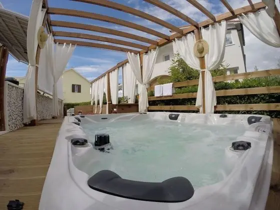 Deluxe Apart Daire, Jakuzi