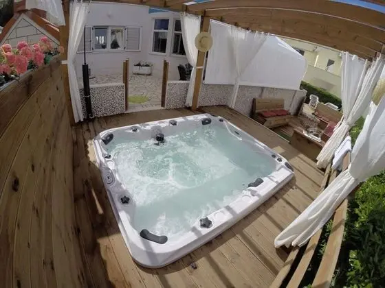 Deluxe Apart Daire, Jakuzi