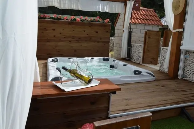 Deluxe Apart Daire, Jakuzi