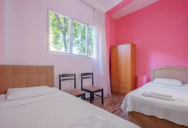 Aile Odası, Bahçe Manzaralı