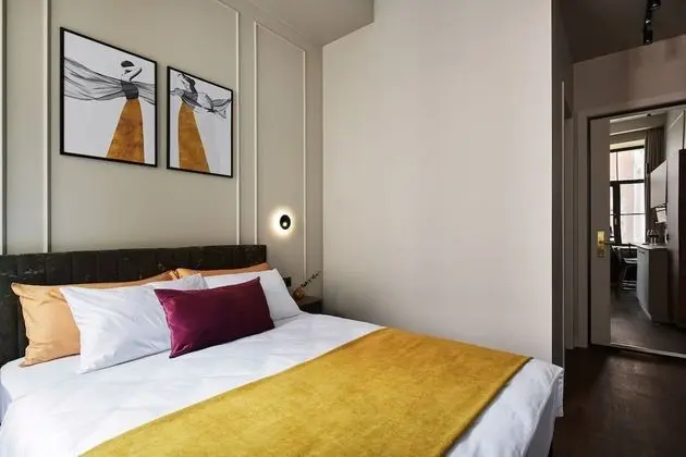 Standard Stüdyo, Avlu Manzaralı