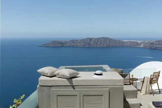 Scenic View Suite with plunge pool