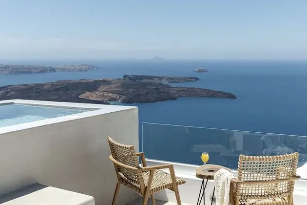Scenic View Suite with plunge pool