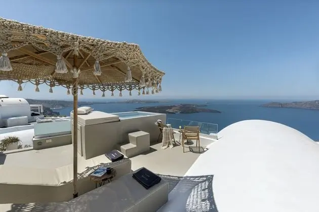 Scenic View Suite with plunge pool