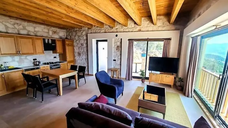 Aile Suiti, Deniz ve Dağ Manzaralı, 1. Kat