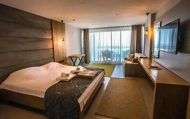 Deluxe Oda, Deniz ve Havuz Manzaralı, Balkonlu