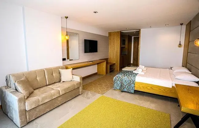 Deluxe Oda, Deniz ve Havuz Manzaralı, Balkonlu