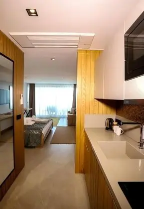 Deluxe Oda, Deniz ve Havuz Manzaralı, Balkonlu