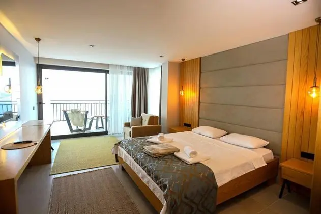 Deluxe Oda, Deniz ve Havuz Manzaralı, Balkonlu