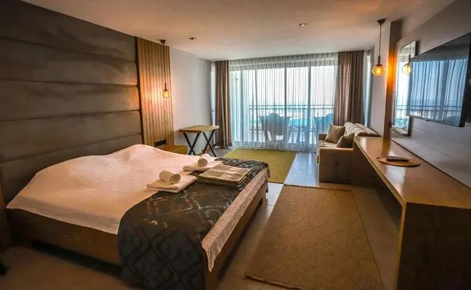 Deluxe Oda, Deniz ve Havuz Manzaralı, Balkonlu