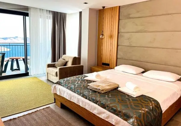 Deluxe Oda, Deniz ve Havuz Manzaralı, Balkonlu