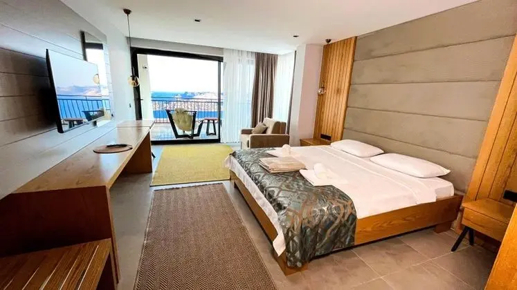 Deluxe Oda, Deniz ve Havuz Manzaralı, Balkonlu