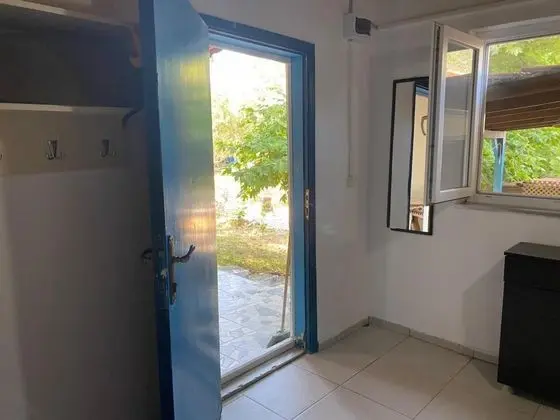 Dört Kişilik Oda, Deniz ve Bahçe Manzaralı, Giriş Katı