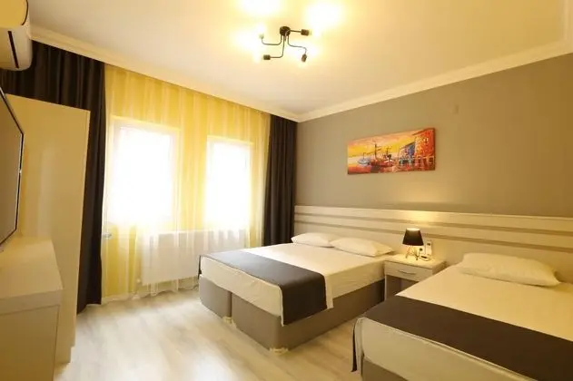Triple, Sokak Manzaralı