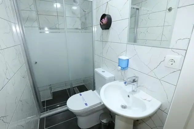 Triple, Sokak Manzaralı