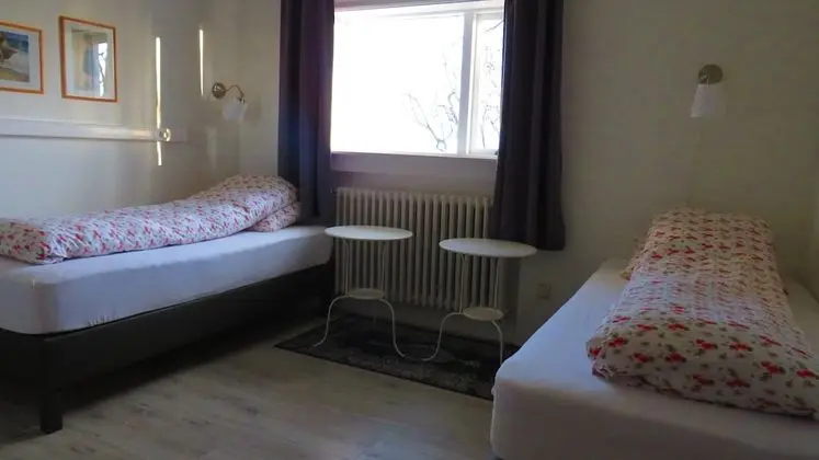 Tek Büyük veya İki Ayrı Yataklı Oda, Ortak Banyo