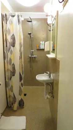 Tek Büyük veya İki Ayrı Yataklı Oda, Ortak Banyo