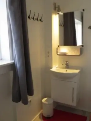 Tek Büyük veya İki Ayrı Yataklı Oda, Ortak Banyo