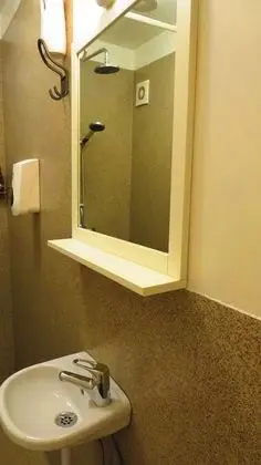 Tek Büyük veya İki Ayrı Yataklı Oda, Ortak Banyo