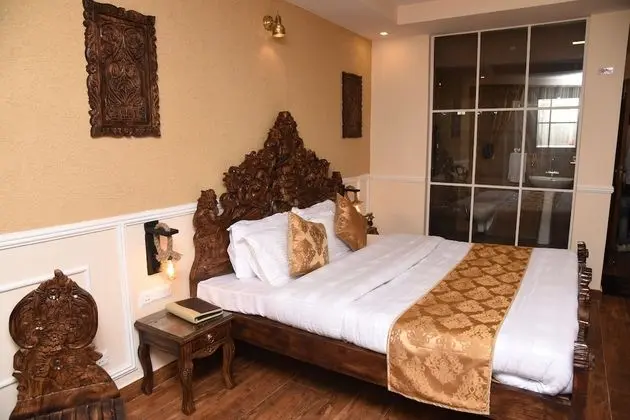 Deluxe Tek Büyük Yataklı Oda