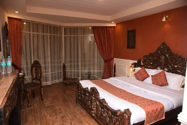 Deluxe Tek Büyük Yataklı Oda