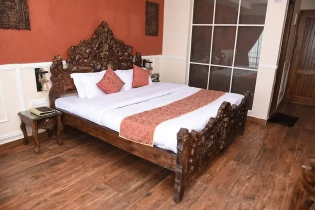 Premium Tek Büyük Yataklı Oda