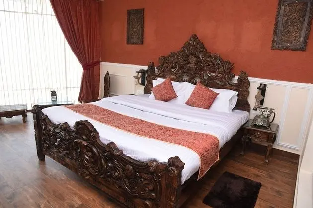 Premium Tek Büyük Yataklı Oda