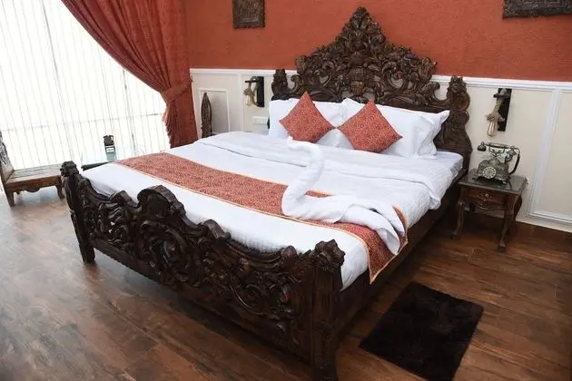 Premium Tek Büyük Yataklı Oda