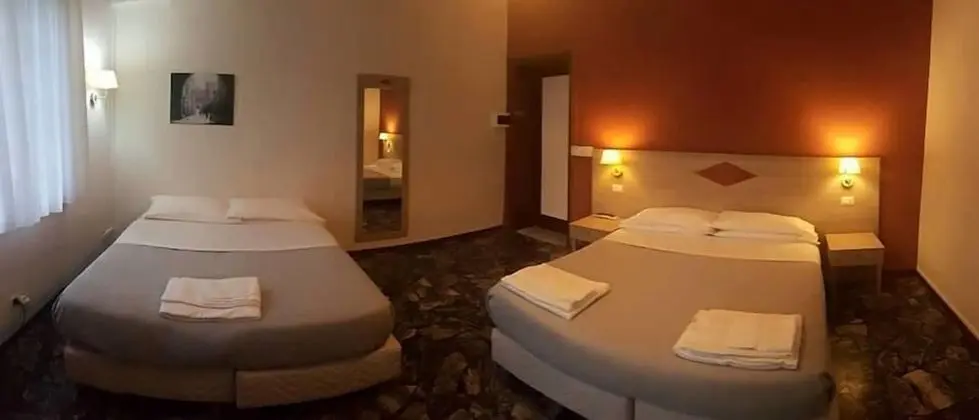 Dört Kişilik Oda, Ortak Banyo