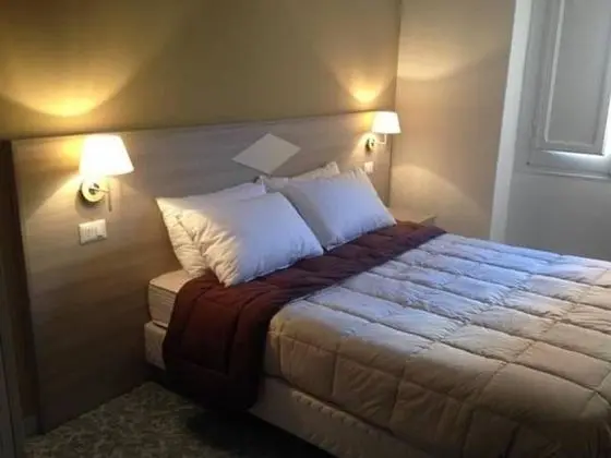 Tek Büyük veya İki Ayrı Yataklı Oda, Ortak Banyo