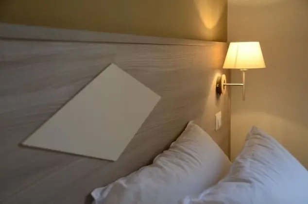 Tek Büyük veya İki Ayrı Yataklı Oda, Ortak Banyo