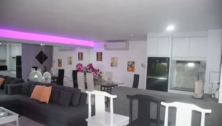 2 Bedrooms Apartment