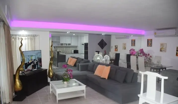 2 Bedrooms Apartment