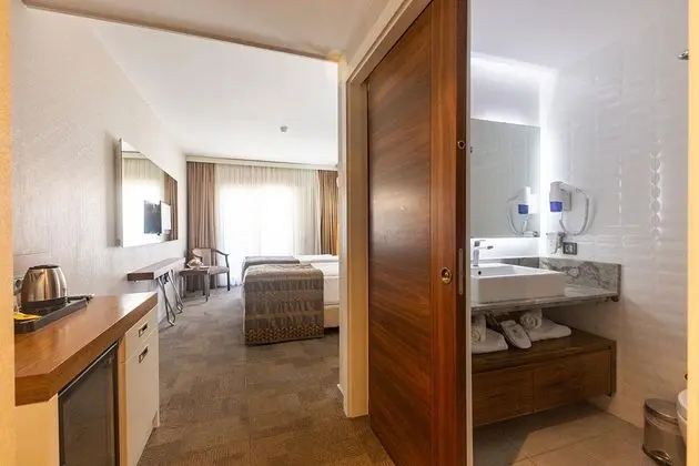 https://images.etstur.com/imgproxy/resize/2560x1440/files/images/hotelImages/etsrooms/757/Kalinda_Inn_20251211173300_1.jpg
