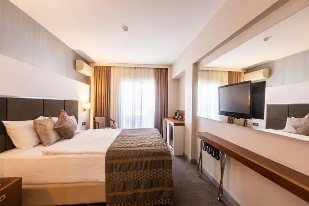 https://images.etstur.com/imgproxy/resize/2560x1440/files/images/hotelImages/etsrooms/757/Kalinda_Inn_20251211173300_3.jpg