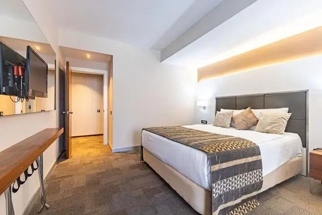 https://images.etstur.com/imgproxy/resize/2560x1440/files/images/hotelImages/etsrooms/757/Kalinda_Inn_20251211173336_1.jpg