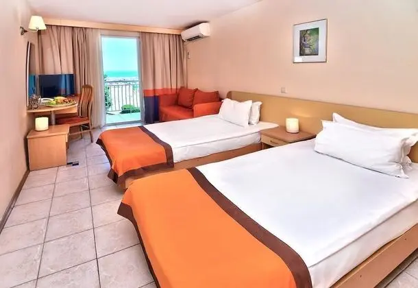 Double Room with Partial Sea View