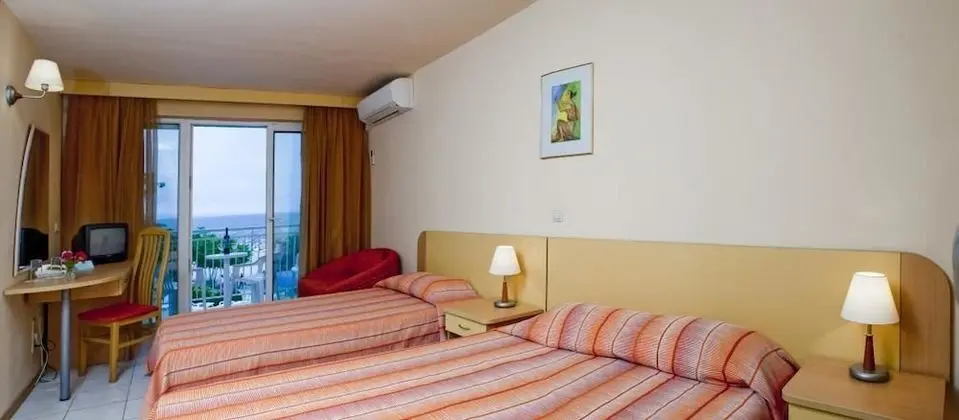 Double Room with Partial Sea View