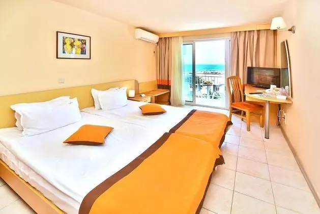 Double Room with Partial Sea View