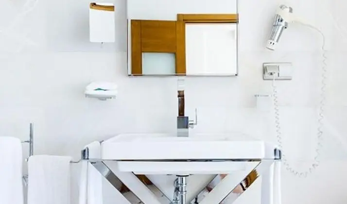 Private Pool Rooms