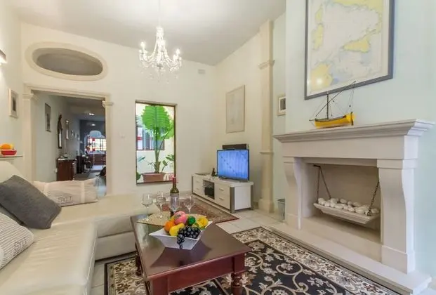 Family Sıra Ev, Birden Çok Yatak, 2 Banyolu (Kalkara Well Located Townhouse)