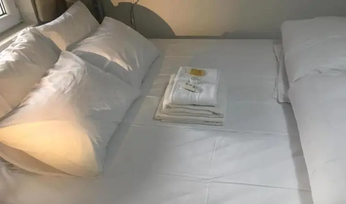 Twin Bed Room
