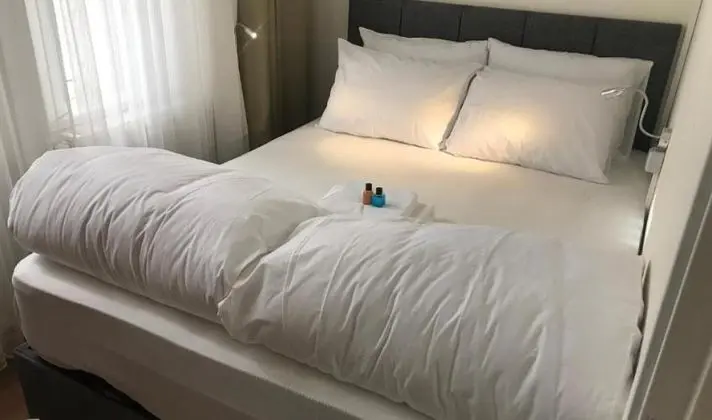 Twin Bed Room