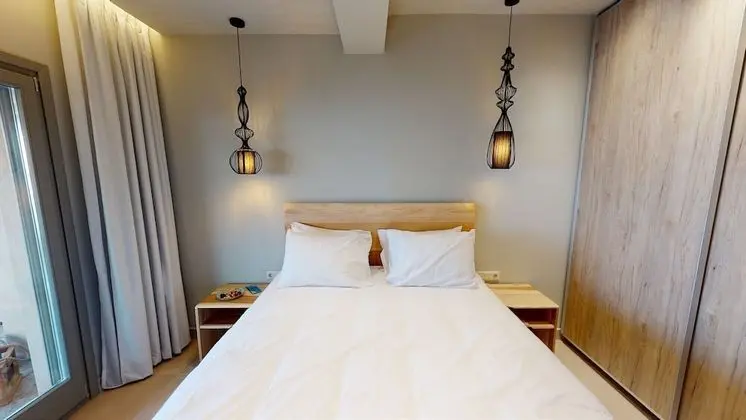 Junior Apart Daire, Havuz Kullanımı, Havuz Kenarı