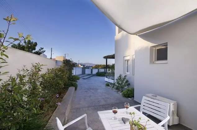 Stüdyo, Bahçe Manzaralı