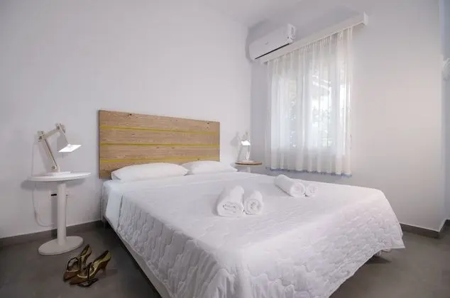 Stüdyo, Havuz Manzaralı